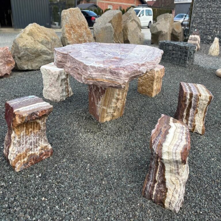 Ukrasni kamen kameni stol